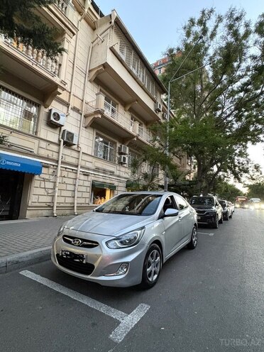 Hyundai Accent-2