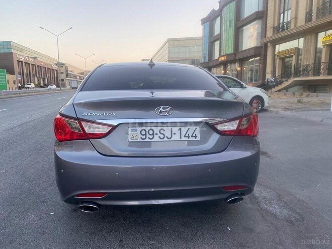 Hyundai Sonata-2