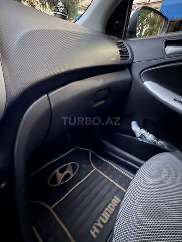 Hyundai Accent-5