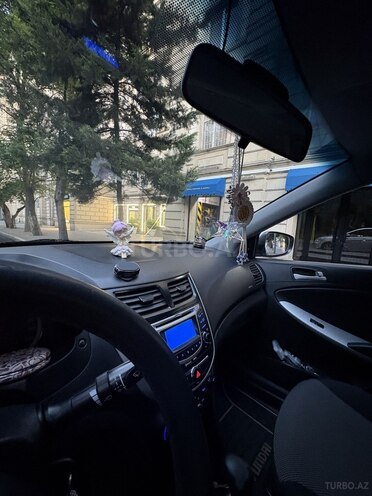 Hyundai Accent-11