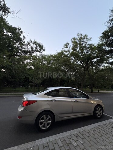 Hyundai Accent-10