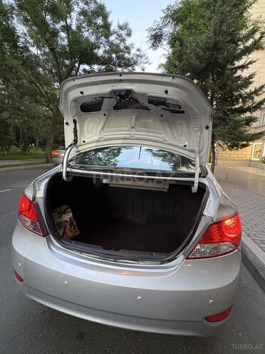 Hyundai Accent-8