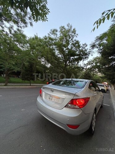 Hyundai Accent-3