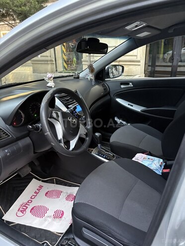 Hyundai Accent-13