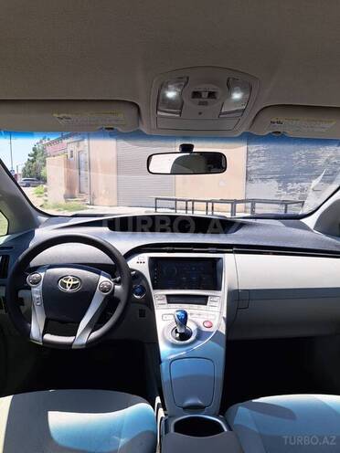 Toyota Prius-6