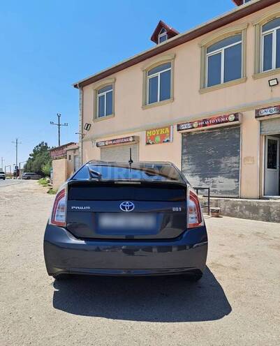 Toyota Prius-5