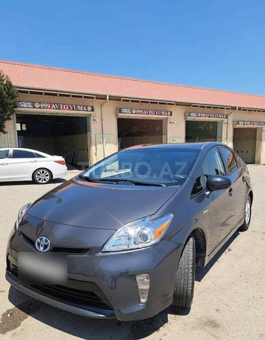 Toyota Prius-4