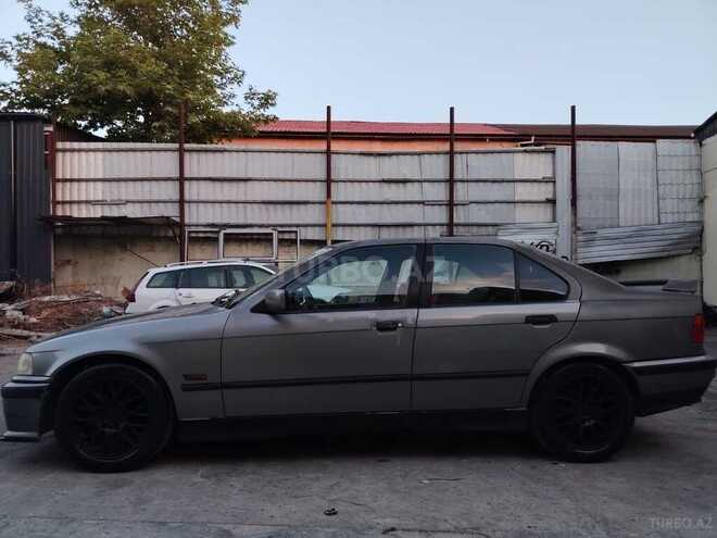 BMW 320-7