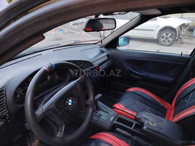 BMW 320-3