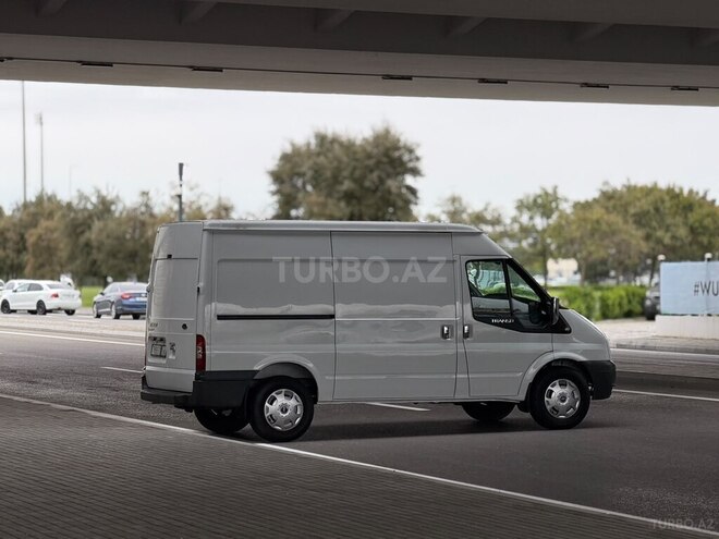 Ford Transit-10