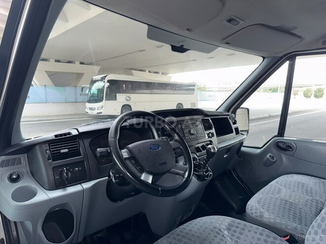Ford Transit-13