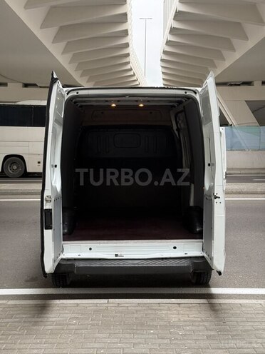 Ford Transit-12