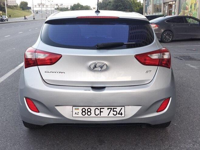 Hyundai Elantra-5