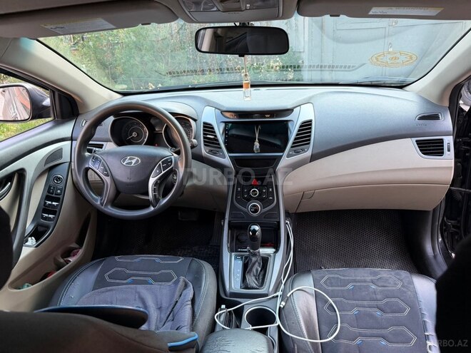 Hyundai Elantra-2