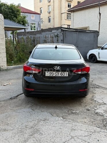 Hyundai Elantra-3