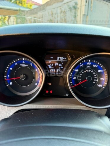 Hyundai Elantra-4