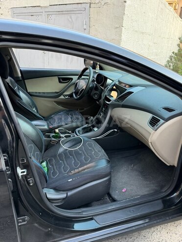 Hyundai Elantra-9