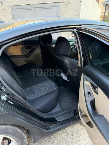 Hyundai Elantra-8