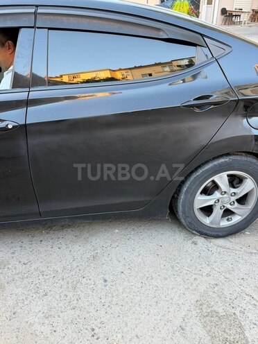Hyundai Elantra-5