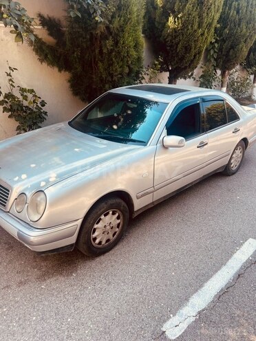 Mercedes E 280 4MATIC-9