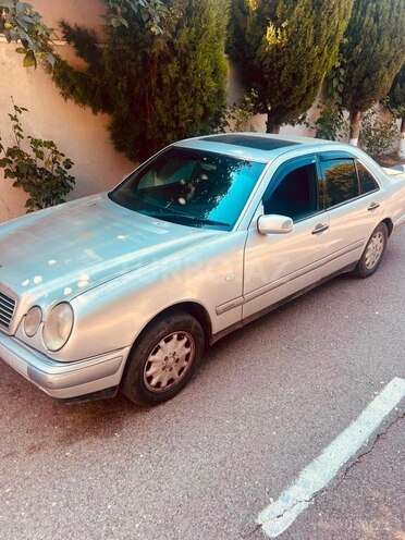 Mercedes E 280 4MATIC-2