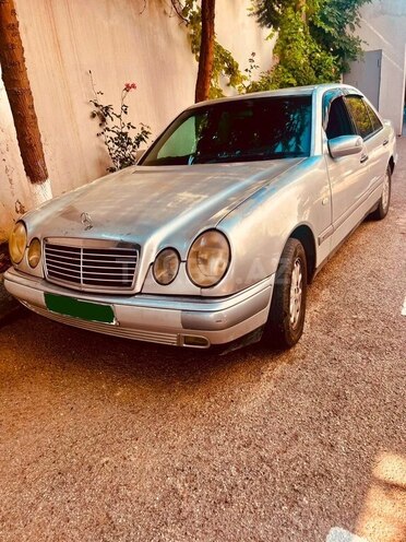 Mercedes E 280 4MATIC-6