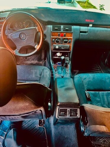 Mercedes E 280 4MATIC-8
