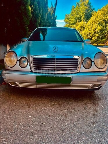 Mercedes E 280 4MATIC-1