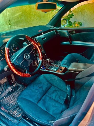 Mercedes E 280 4MATIC-5