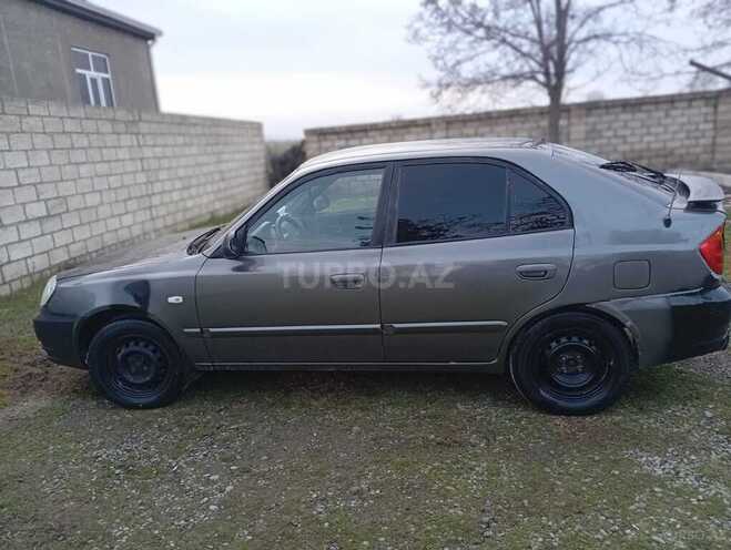 Hyundai Accent-12