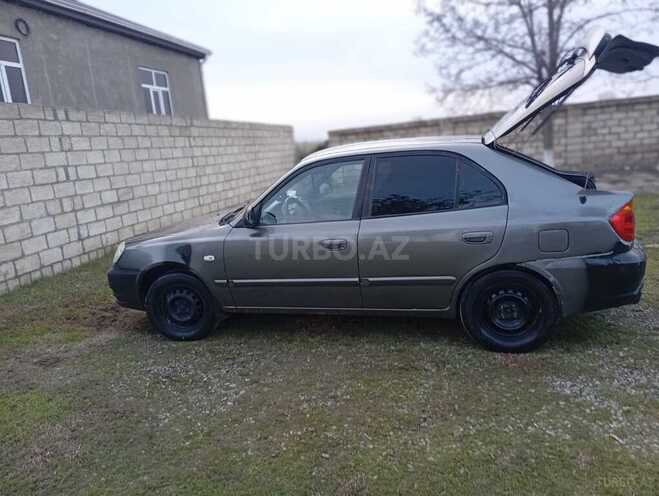 Hyundai Accent-2