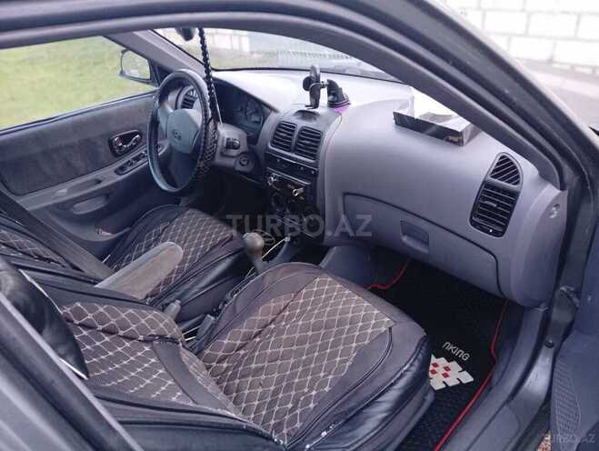 Hyundai Accent-10
