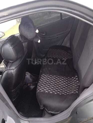 Hyundai Accent-11