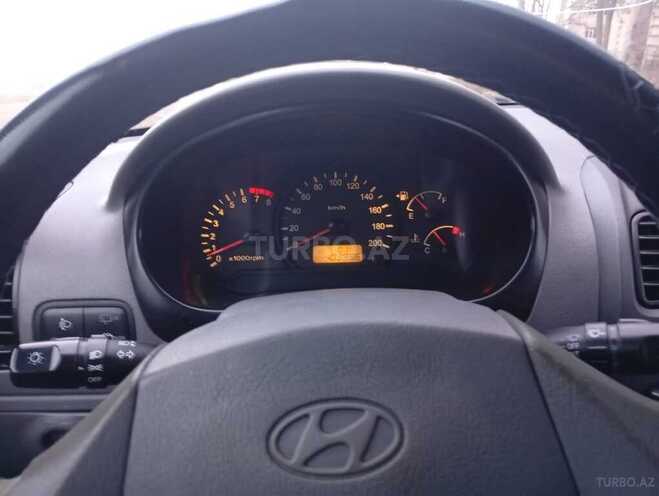 Hyundai Accent-4