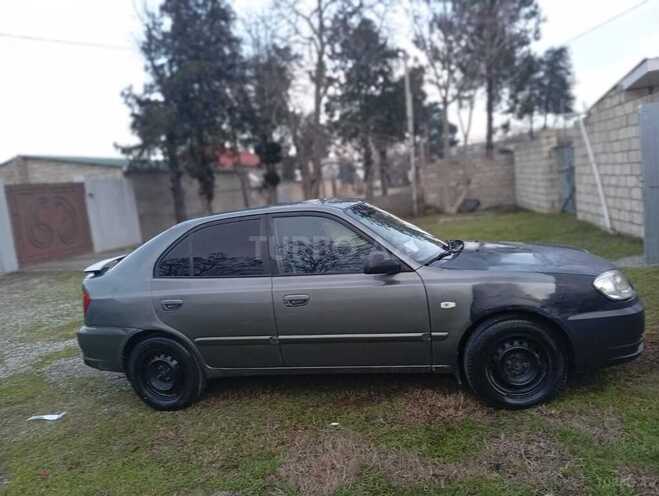 Hyundai Accent-7