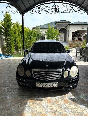 Mercedes E 280-1