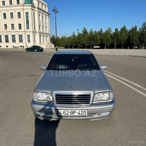 Mercedes C 200-1