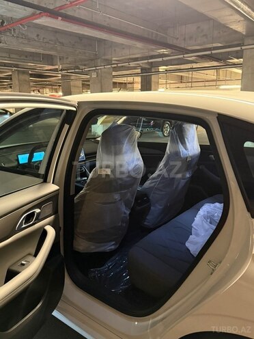Geely Galaxy A7-8