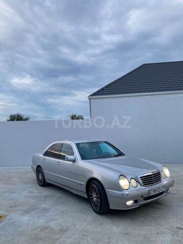 Mercedes E 270-2