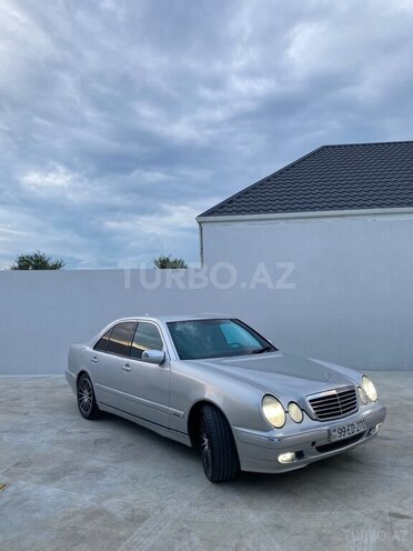 Mercedes E 270-3