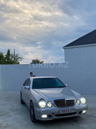 Mercedes E 270-4