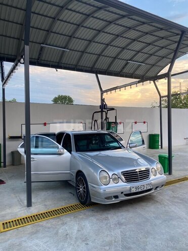 Mercedes E 270-8