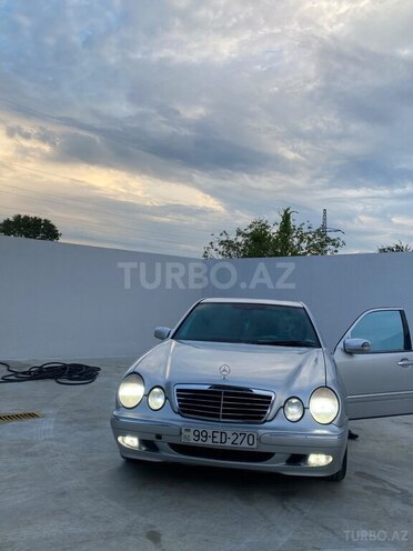 Mercedes E 270-12