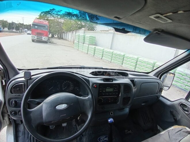 Ford Transit-6