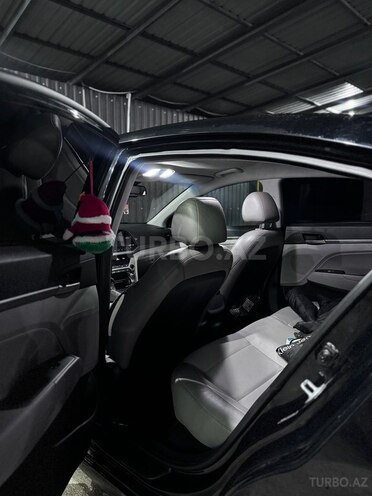 Hyundai Elantra-6