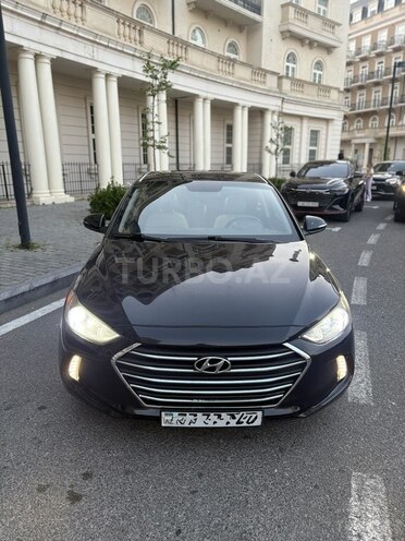 Hyundai Elantra-1