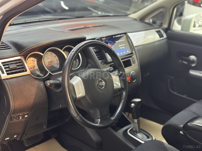 Nissan Tiida-13