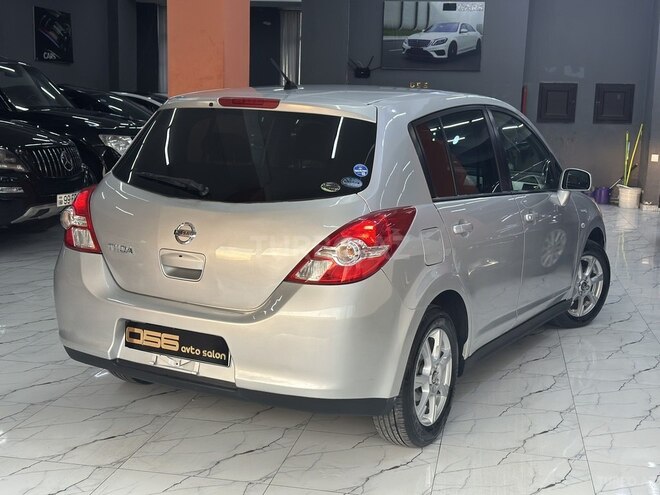 Nissan Tiida-6