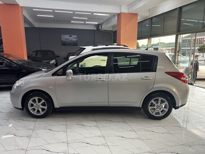 Nissan Tiida-11