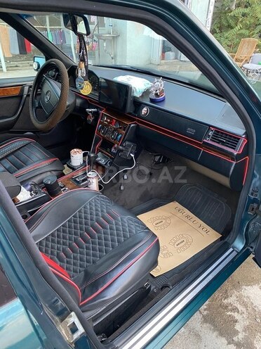 Mercedes E 280-12